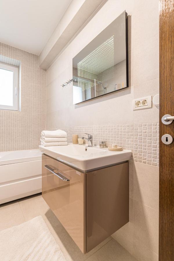 Apartament 2 Camere Narcis Braşov Buitenkant foto